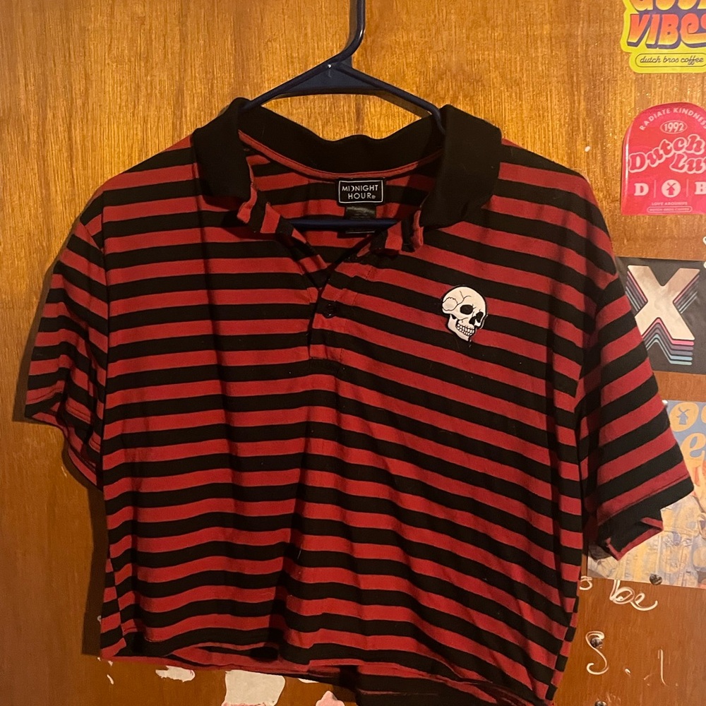 Striped red and black collard shirt with skull